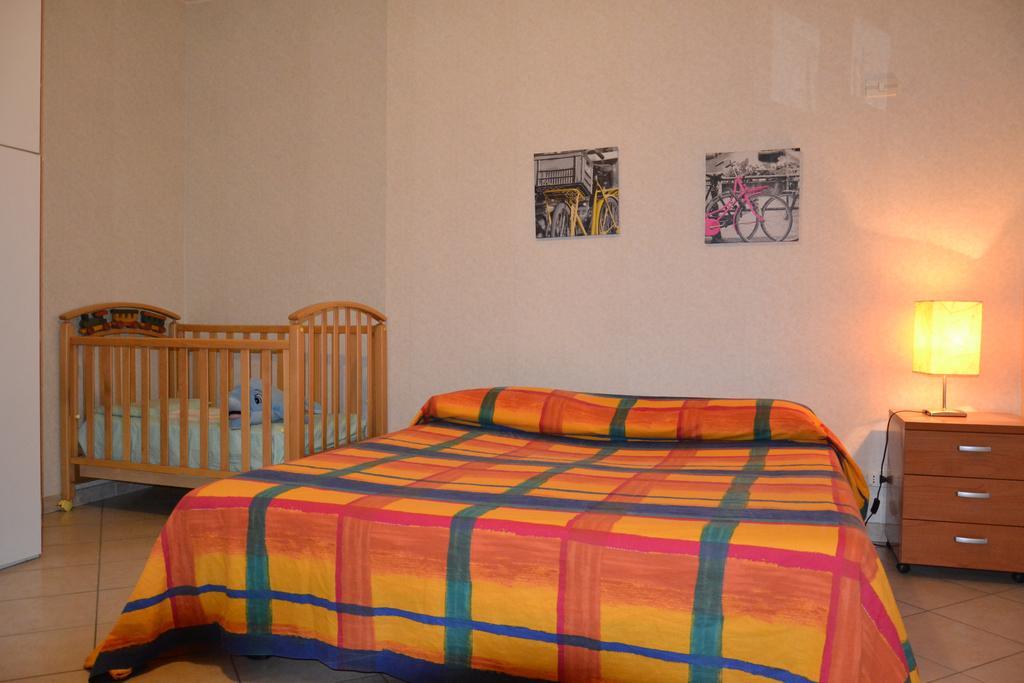 Low Cost La Meridiana Hotel ซัฟเฟรานา เอตเนอา ห้อง รูปภาพ