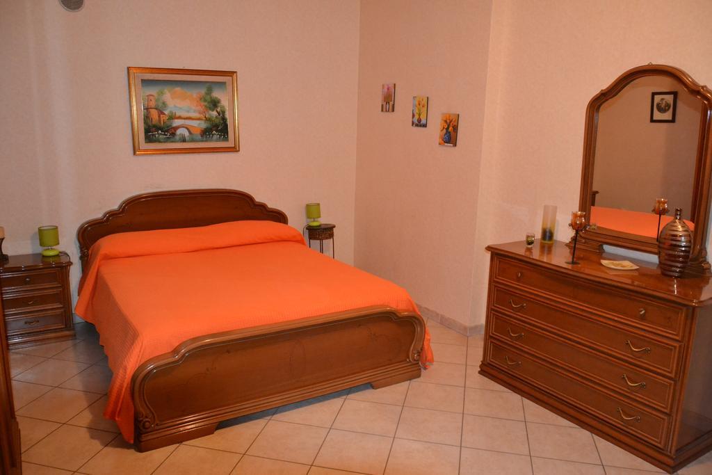Low Cost La Meridiana Hotel ซัฟเฟรานา เอตเนอา ห้อง รูปภาพ